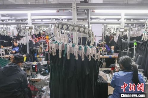 南昌針紡服裝產(chǎn)業(yè)基地訂單繁忙，生產(chǎn)線全力運(yùn)轉(zhuǎn)促發(fā)展